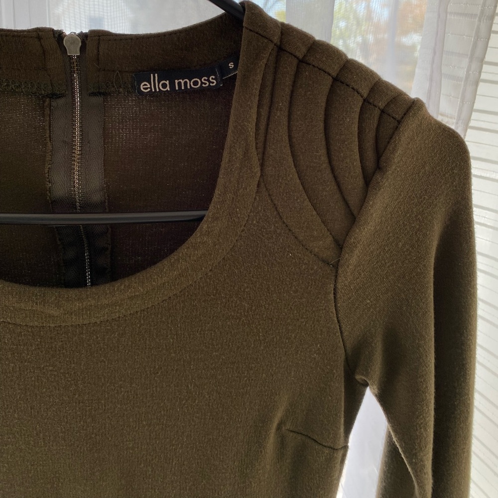 Side S Ella Moss Dress. Olive Green